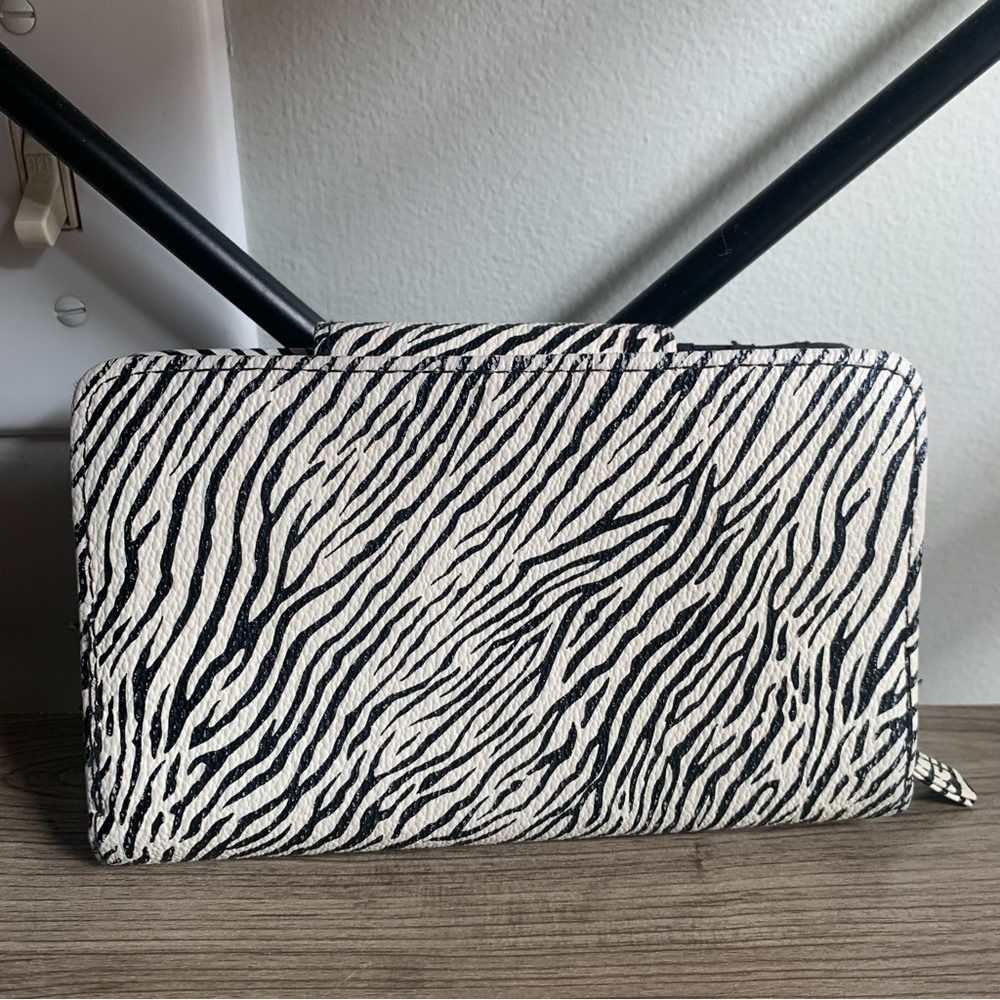 Tahari Zebra Print Wallet Black & White Identity Protect Lining - Picture 7 of 11